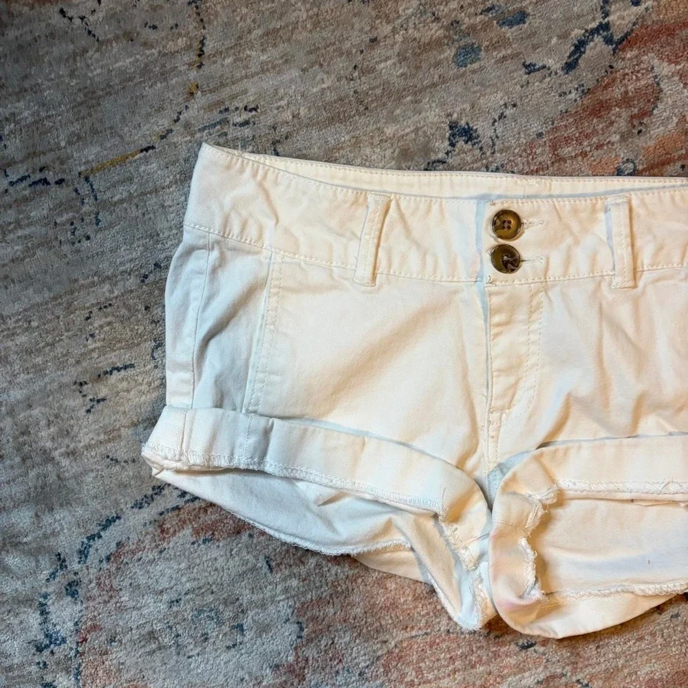 Express Womens White Low Rise Y2K Micro Shorts Size 4 Cotton Blend Cuffed Hem